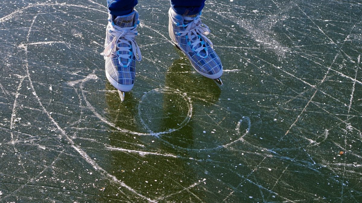 Patinação no gelo em frente à prefeitura de Viena